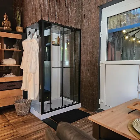 L Escale Privatif 4* トゥルネー